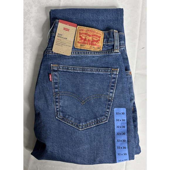 Levi’s 505 Regular Fit Men’s Jeans Size 32x30 NWT Medium Wash Straight Leg Denim - Picture 1 of 3